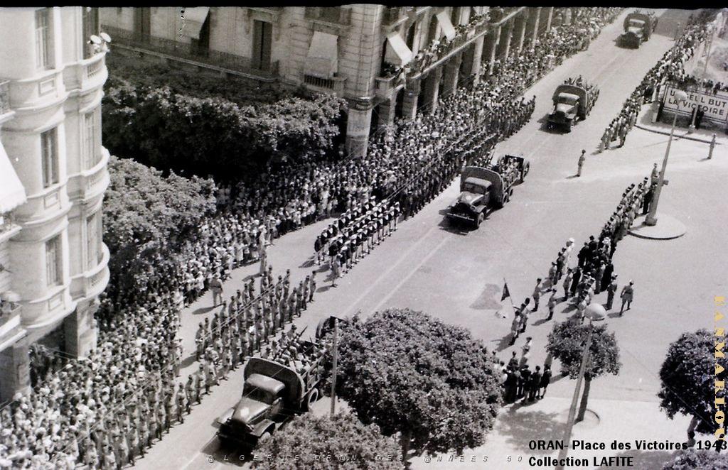 ORAN 1943 DEFILE PLACE DES VICTOIRES (9).JPG